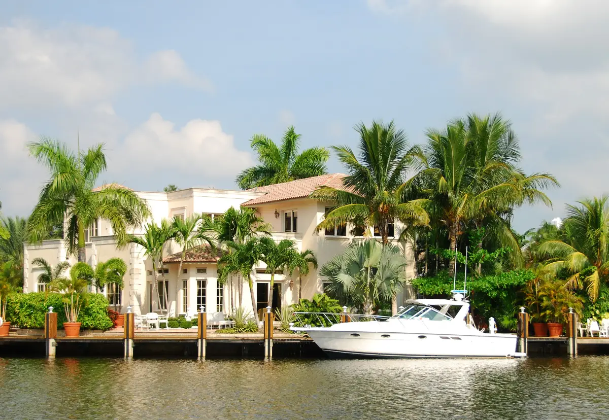When Interest Peaks but Reservations Stall in Fort Lauderdale Rentals